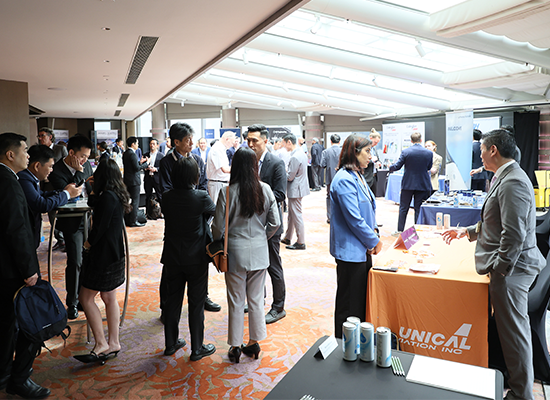 Network with 250+ senior attendees in breakout area